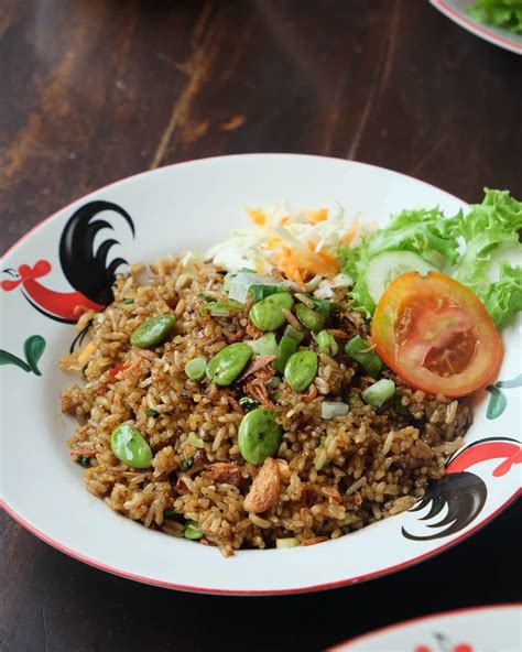 Menikmati Kelezatan Nasi Goreng Khas Indonesia Dalam Versi Modern